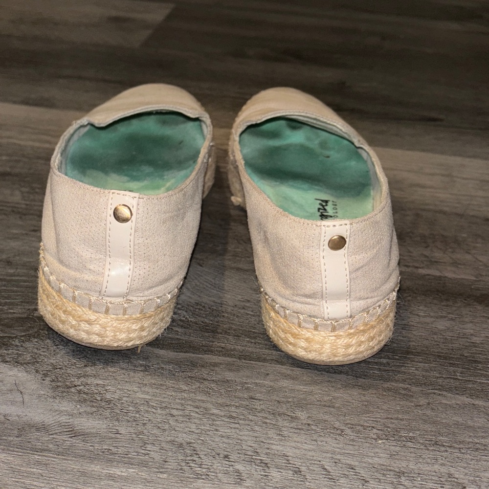 Dr. Scholl's Find Me Loafer- Oyster (Gray/Beige) - Picture 4 of 6